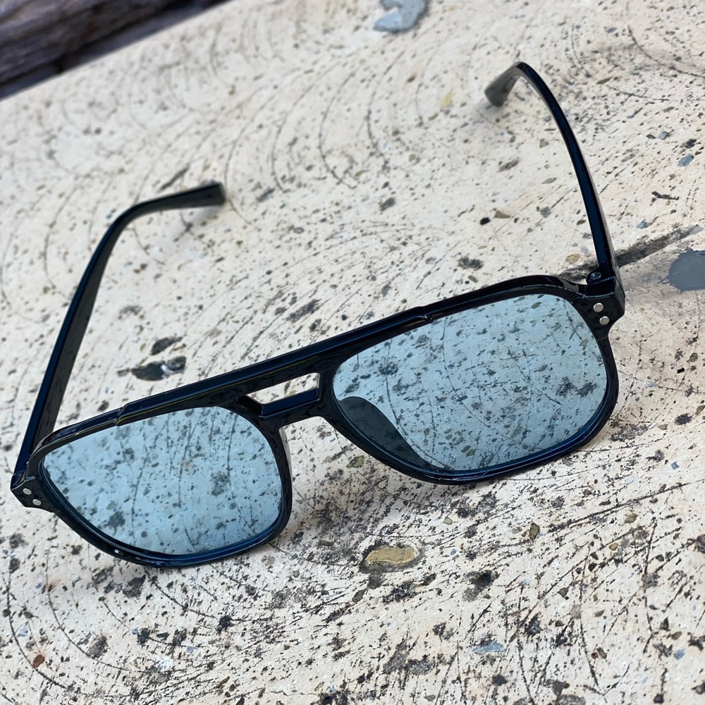 Stylish Black Sunglasses with Blue Lenses (02)